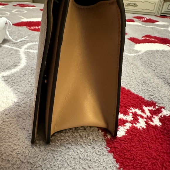 Authentic Prada saffiano leather beige purse - Picture 3 of 6